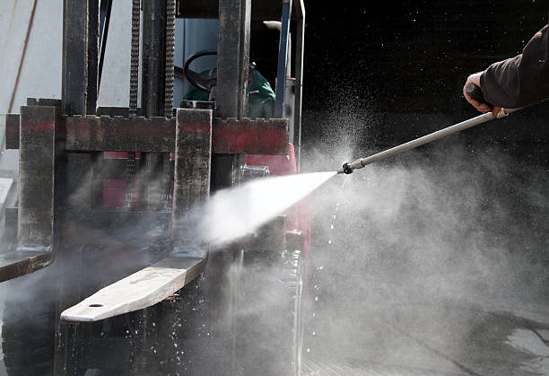 Best Oil Spill Cleanup  in Lipatria, CA